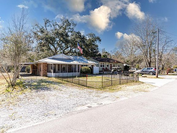2nd image of 539 Meadow Ln