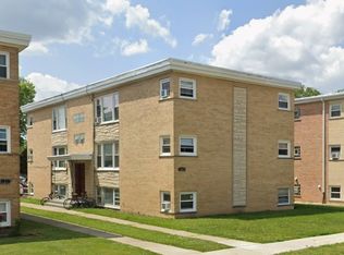 100 N Wolf Rd, Wheeling, IL 60090