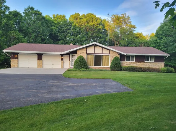 W3687 E Maple Dr, Iron Ridge, WI 53035