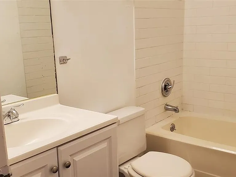 4509 Brown Bark Pl #B — Photo 8
