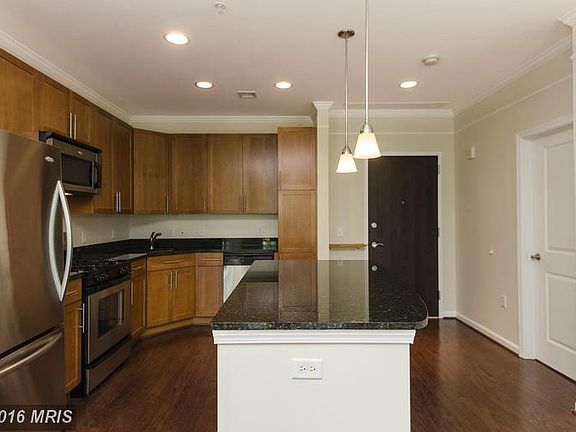 2nd image of 444 W Broad St Unit 711