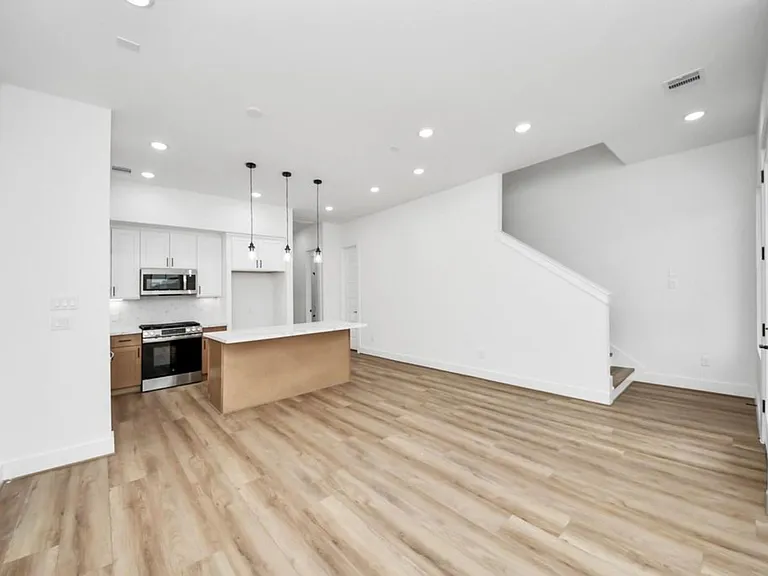 3915 Tuam St #B1 — Photo 3