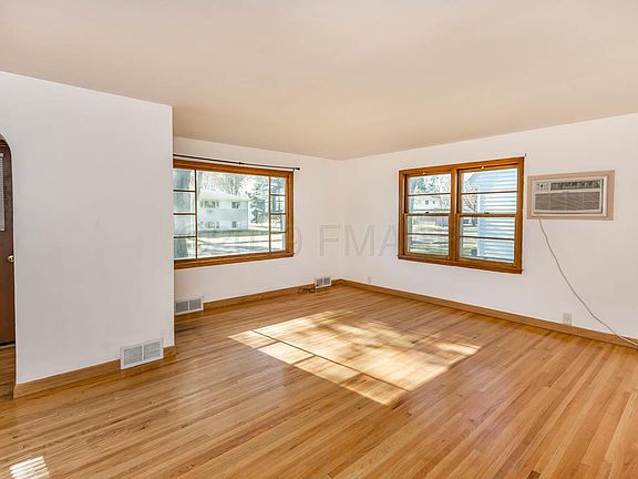 3rd image of 1210 12th Ave N