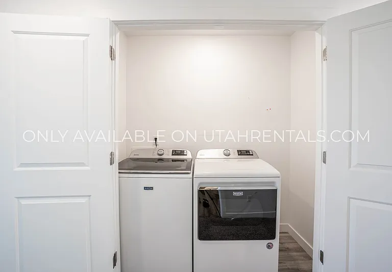 1864 S 460 W — Photo 18