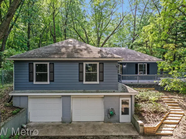 8275 Teahen Rd, Brighton, MI 48116