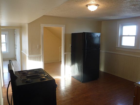 2nd image of 82 Whittier Avenue # Fl 3rd