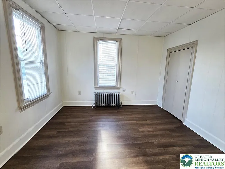 735 W Broad St — Photo 16