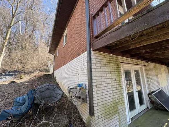 2nd image of 200 N Bluff Rd