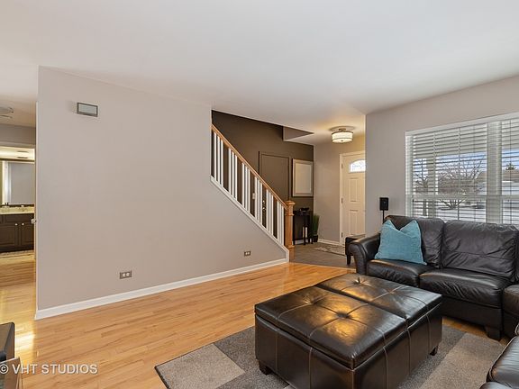 4th image of 2289 N Old Pond Ln