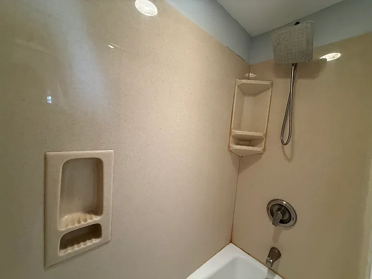600 E 8th St #4D — Photo 9
