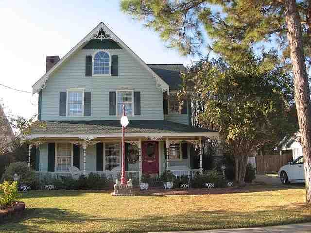 1st image of 2230 Oak S