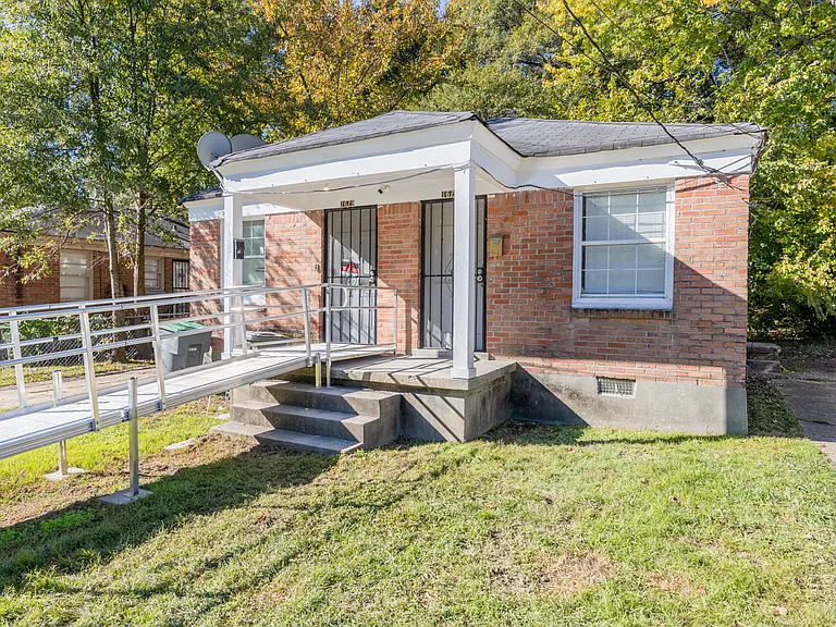 1677 Echles St — Photo 2