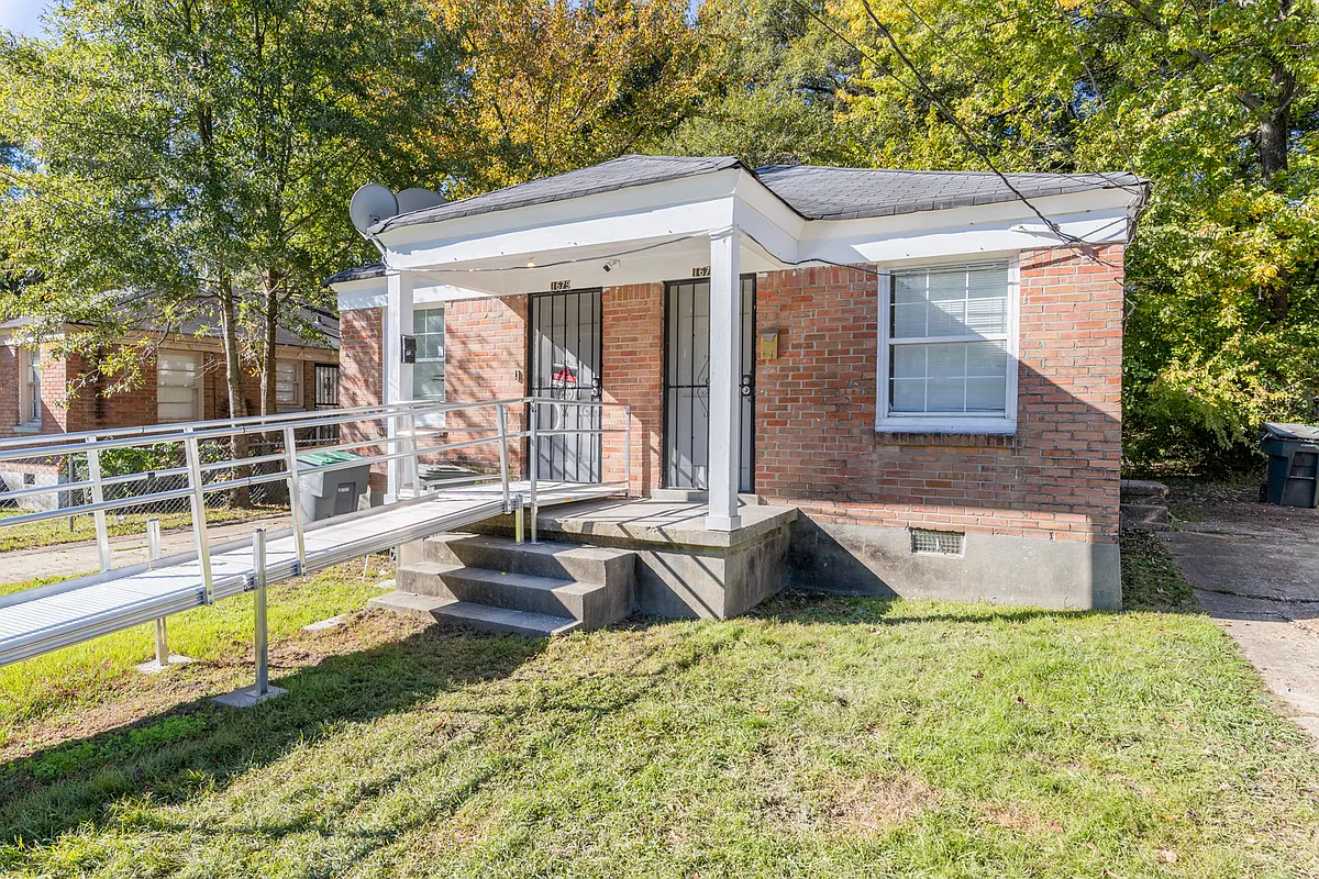 Building Photo - 1677 Echles St