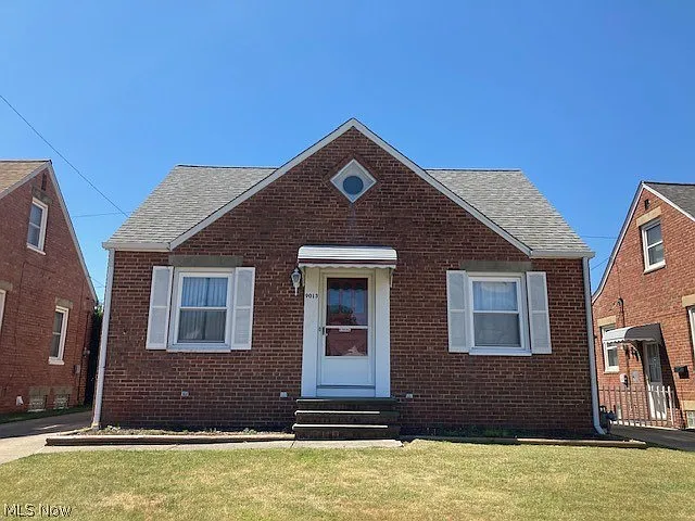 9013 Orchard Ave photo 1