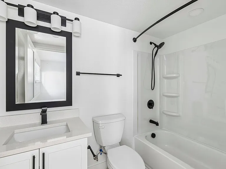 The Crest |NEWLY Renovated Studios, Lofts, 1, 2 & 3 Bedroom Homes Near the Beach — Photo 14