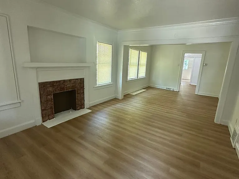 3607 E 61st St — Photo 3