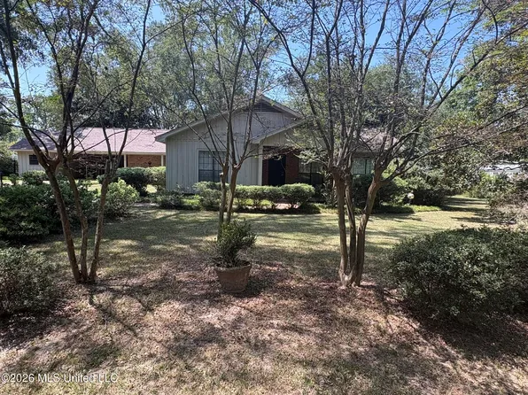 731 Academy Dr, Benton, MS 39039