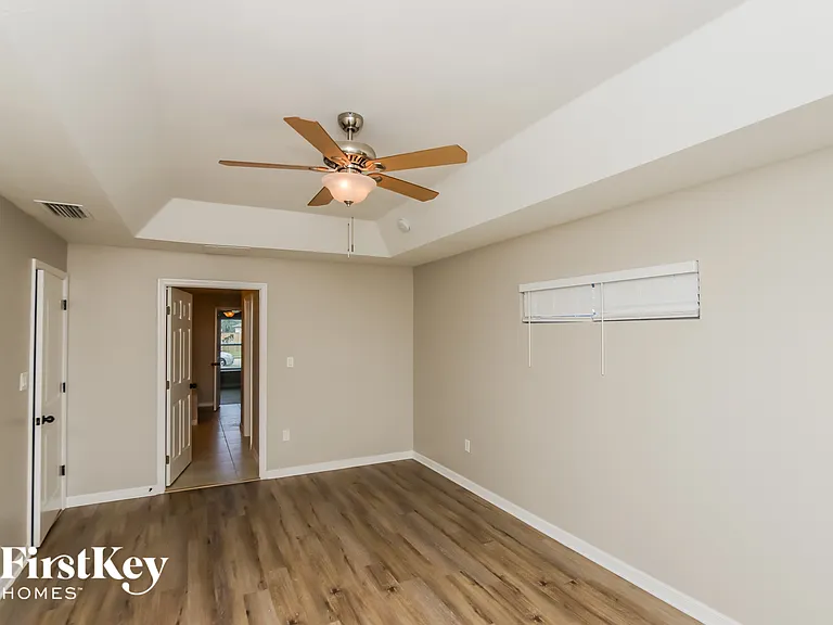 1932 Gloria Cir NE — Photo 12