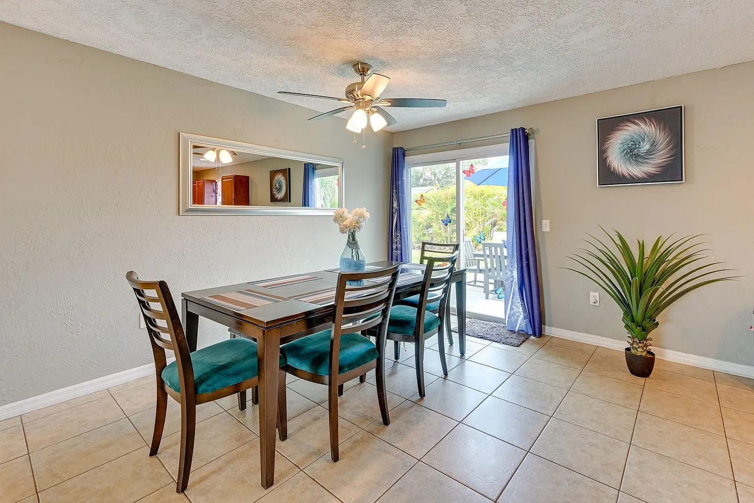 3 bed, 1.0 bath, 1194 sqft, $2,661 — Photo 4