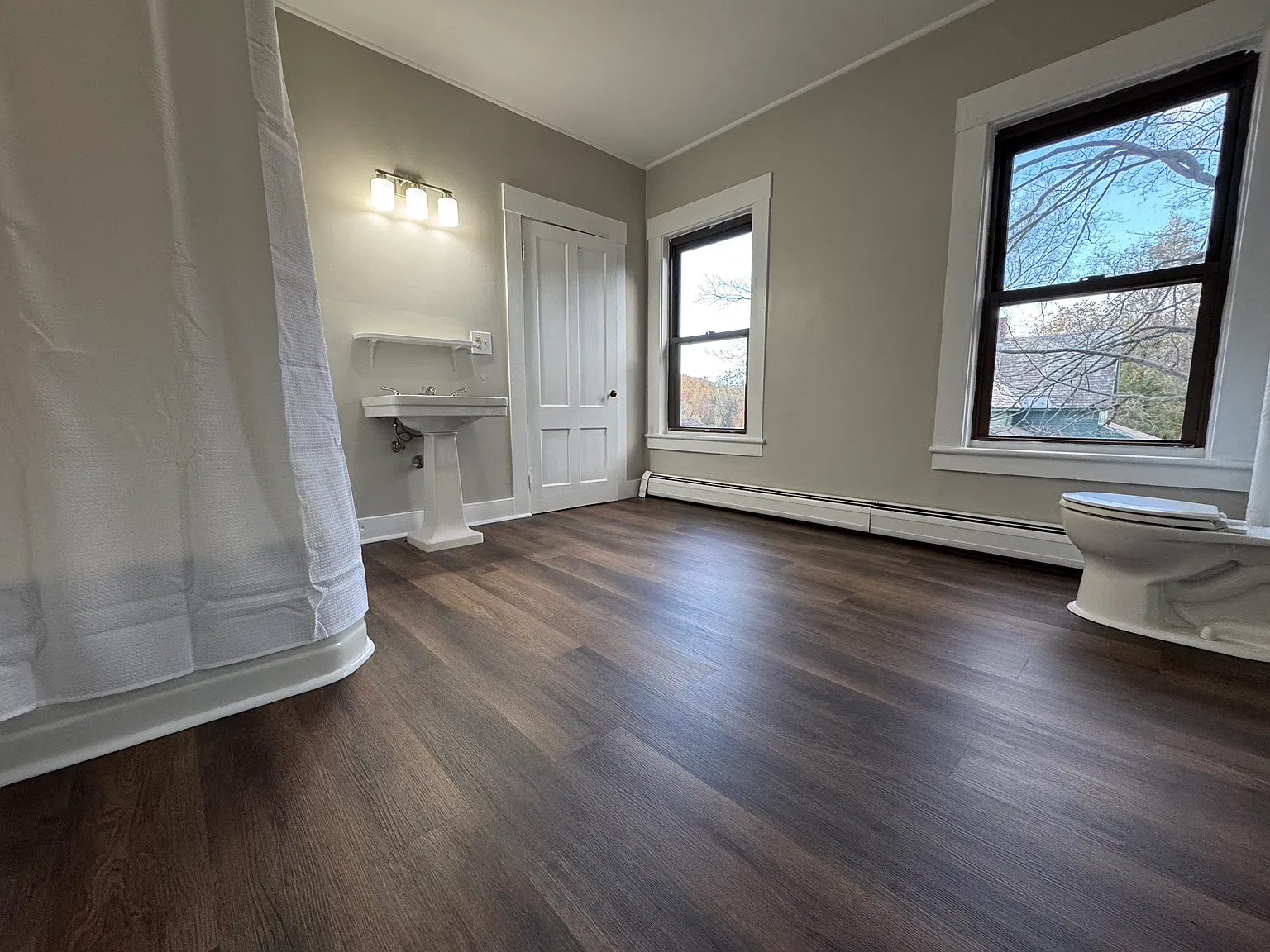 2 bed, 1000 sqft, $1,600 — Photo 4