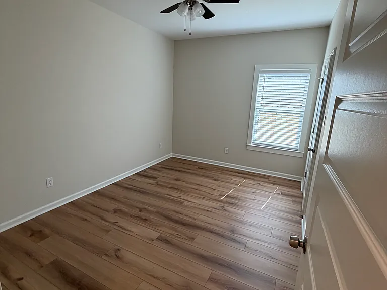 307 NE 2nd St #2 — Photo 16