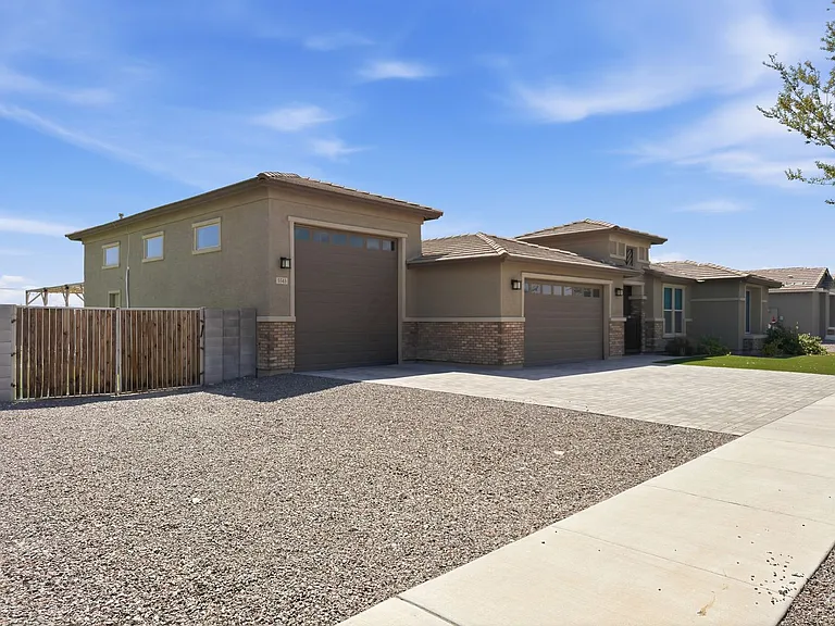 5543 N 107th Ln — Photo 3