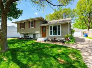 1834 W 54th St, Davenport, IA 52806