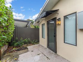 5790 SW 5th St, Miami, FL