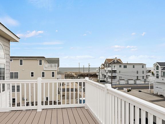 4th image of 27 48th St W #Sea