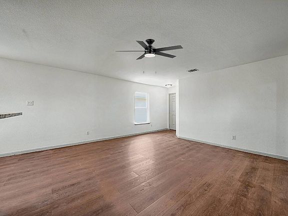 3rd image of 360 Farmer Ln