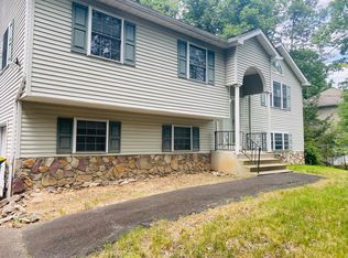 1159 Hunters Woods Dr, East Stroudsburg, PA
