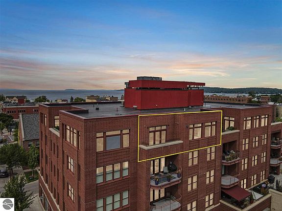 4th image of 215 Washington St #U-34