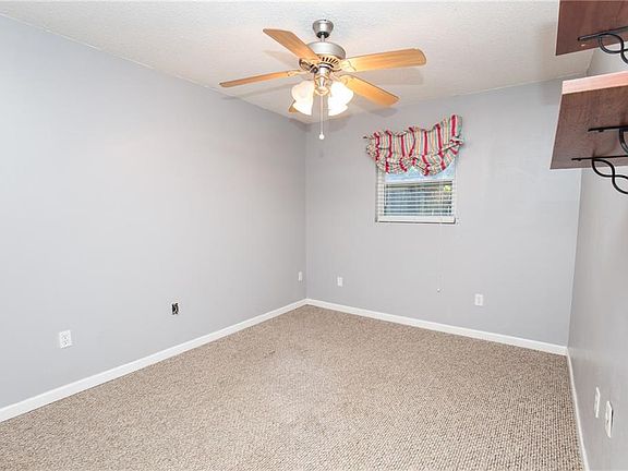 4th image of 439 Cumberland Dr