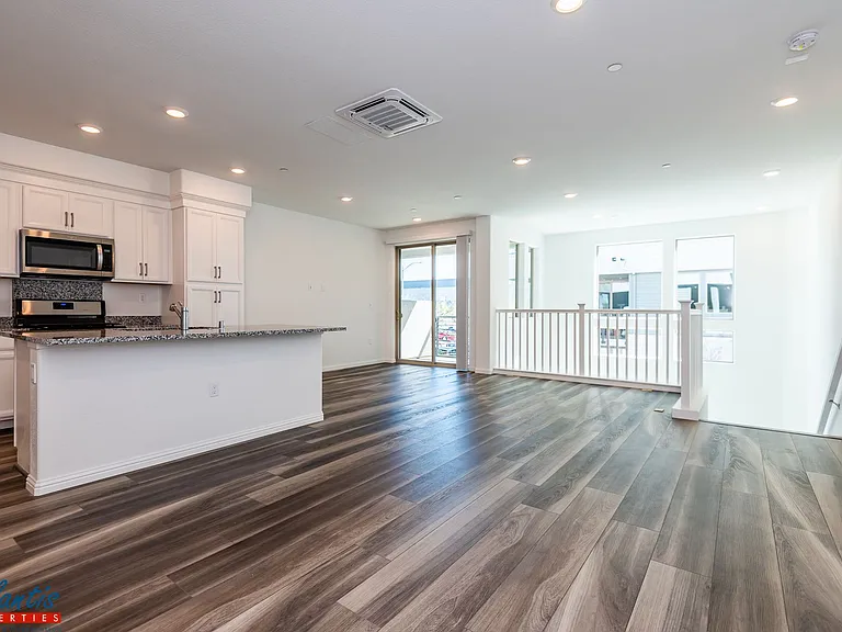 6818 Chroma Ct — Photo 2