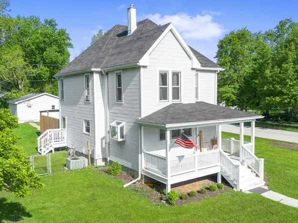 211 N Maple St, Grant Park, IL 60940