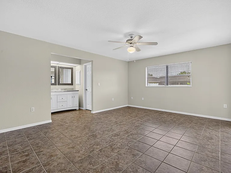 23245 Lehigh Ave — Photo 15