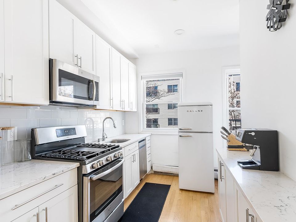 1st image of 120 Monroe St APT 3L