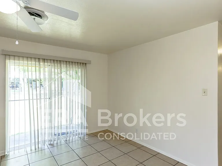 1401 Illinois Ave — Photo 8
