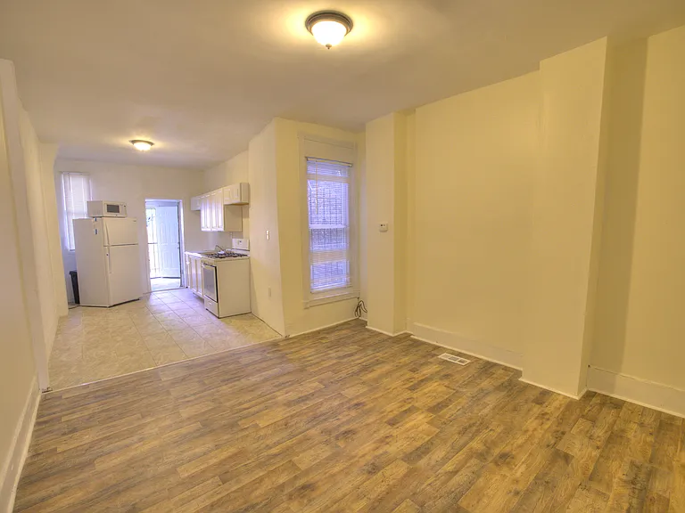 2540 Greenmount Ave — Photo 4