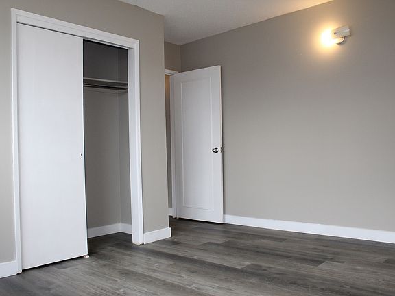 4th image of 40 Froom Cres