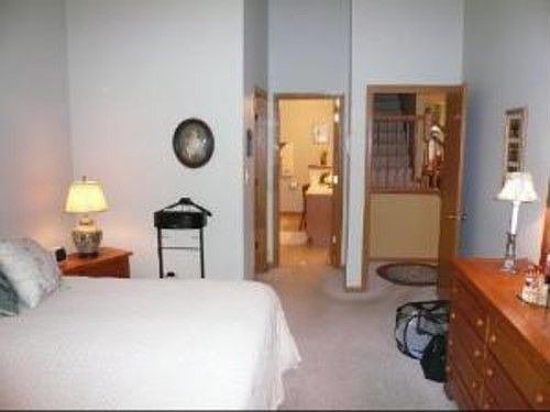 5th image of 18533 Dearborn Ct