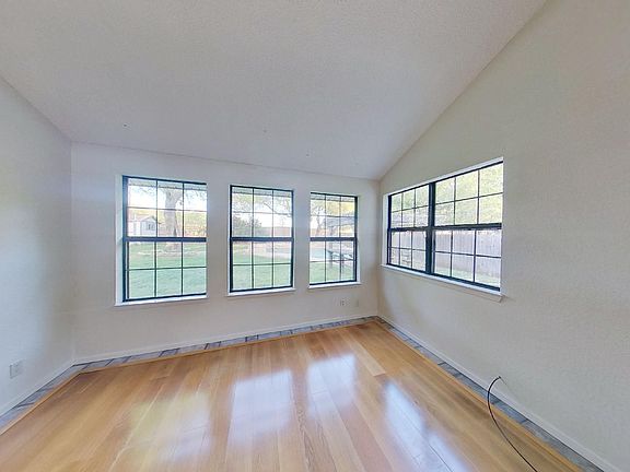 3rd image of 13521 Briar Hollow Dr
