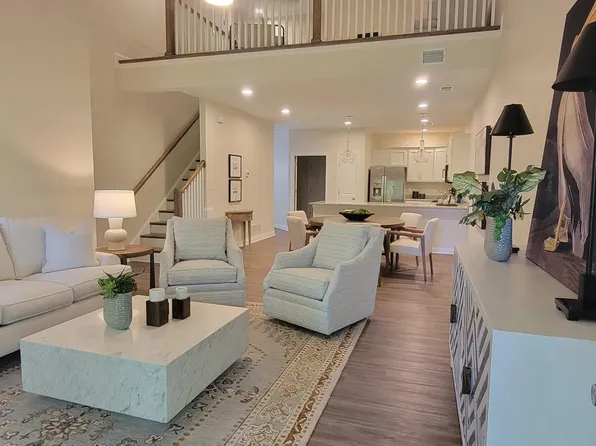 220 Sugartree Ln, Versailles, KY 40383