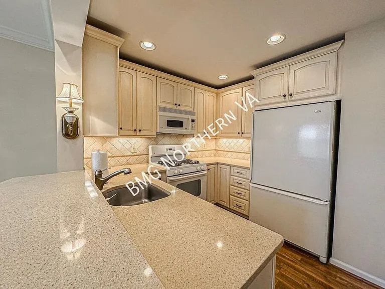 5565 Seminary Rd #404 — Photo 9