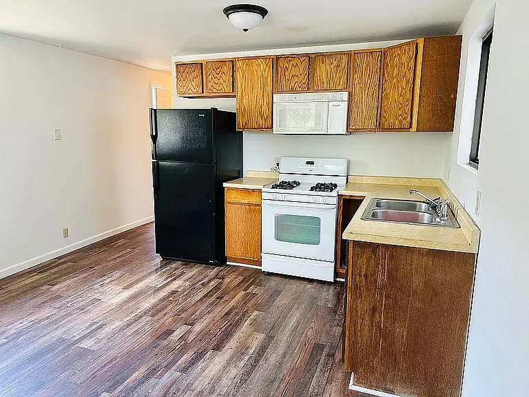 211 S 32nd St — Photo 7