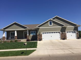 518 W Palmer Cir, Aberdeen, SD 57401