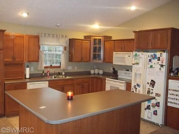 2nd image of 22823 Grandeur Ave