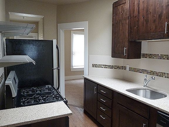 3rd image of 708 E 1st Ave #5