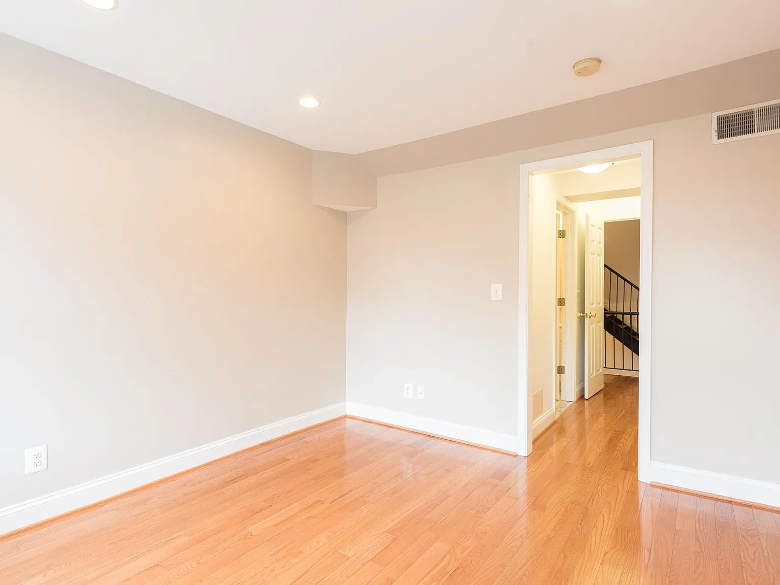 2 bed, 2.5 bath, 1700 sqft, $2,500 — Photo 1