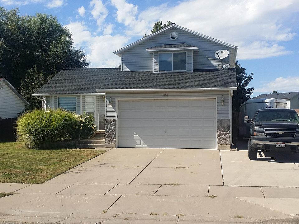 2 car garage and 30+ ft RV Parking!